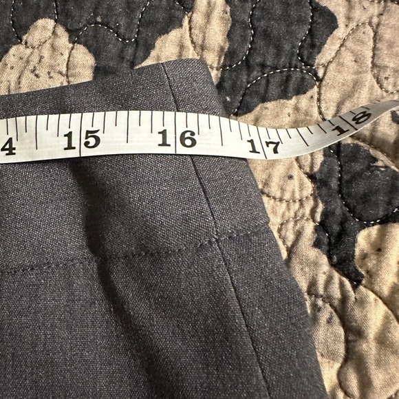 Calvin Klein gray pencil skirt size 10. - Picture 5 of 6